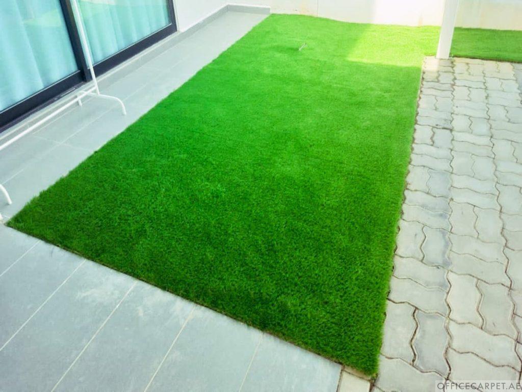 Benefits and Uses of Grass Carpet in Home and Office